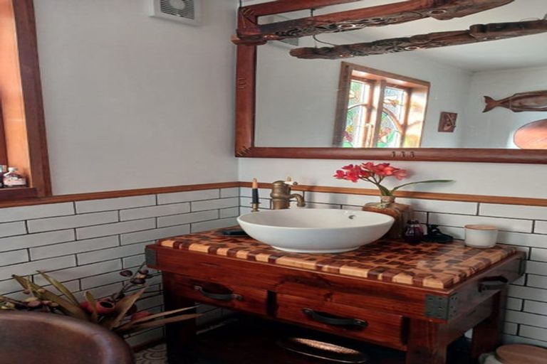 Photo of property in 102 Beach Road, Onerahi, Whangarei, 0110