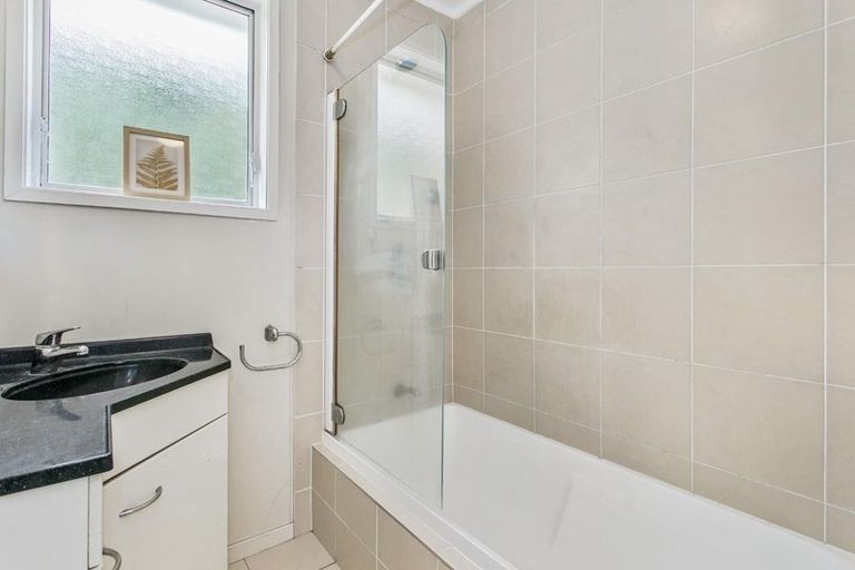 Photo of property in 72 Vandeleur Avenue, Birkdale, Auckland, 0626