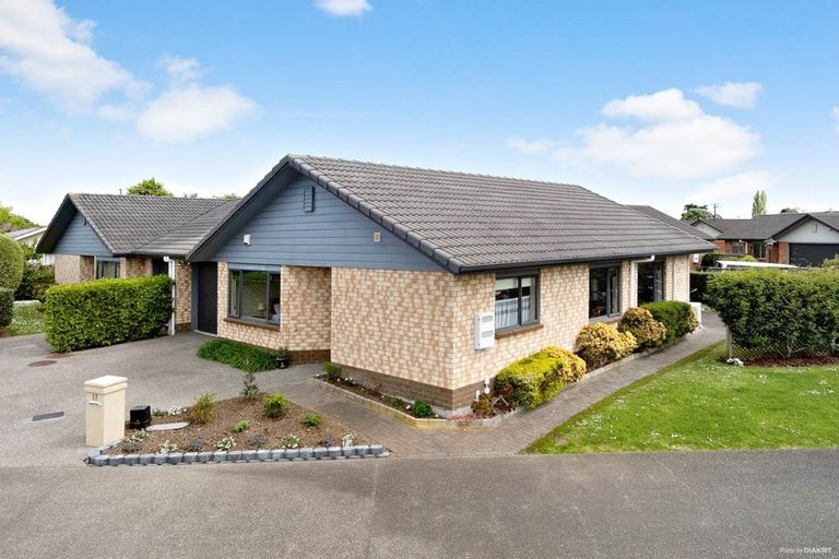 Photo of property in Waimanu Bay Village, 17/1 Piriti Drive, Te Atatu Peninsula, Auckland, 0610