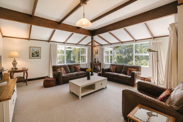 Photo of property in 200 Aokautere Drive, Fitzherbert, Palmerston North, 4471