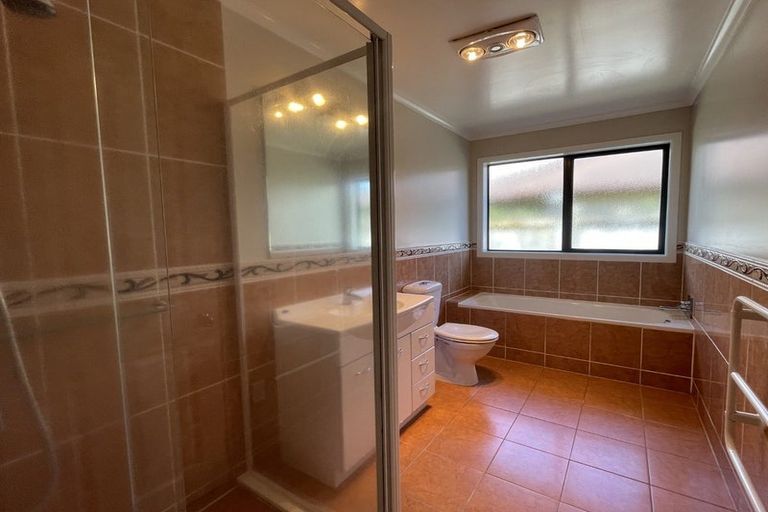 Photo of property in 4 Moravale Lane, Flat Bush, Auckland, 2016