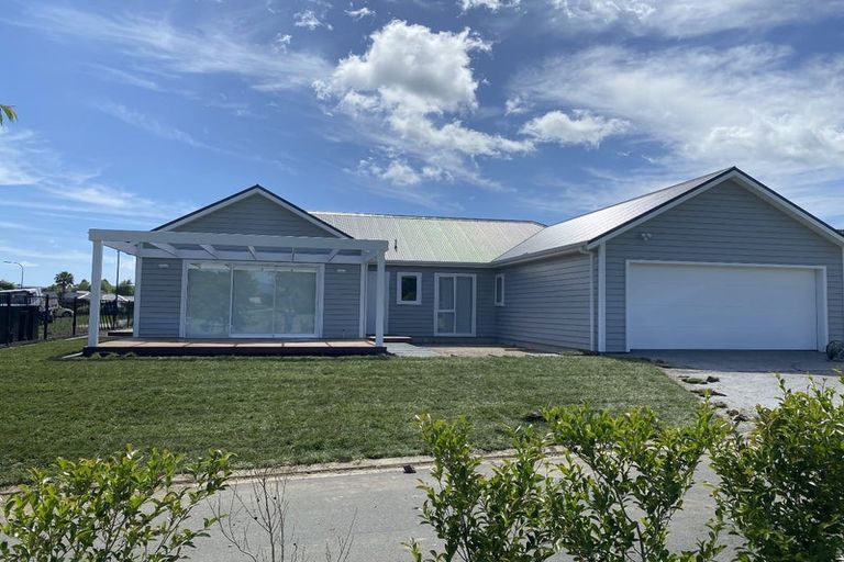 Photo of property in 2 Grove Lane, Omokoroa, 3114