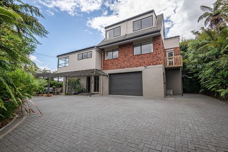 Photo of property in 49 Grand Vue Road, Kawaha Point, Rotorua, 3010