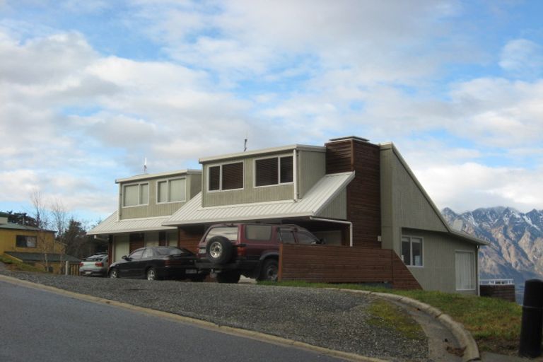 Photo of property in 113a Wynyard Crescent, Fernhill, Queenstown, 9300