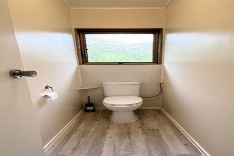 Photo of property in 2/2 Colin Wild Place, Glenfield, Auckland, 0629