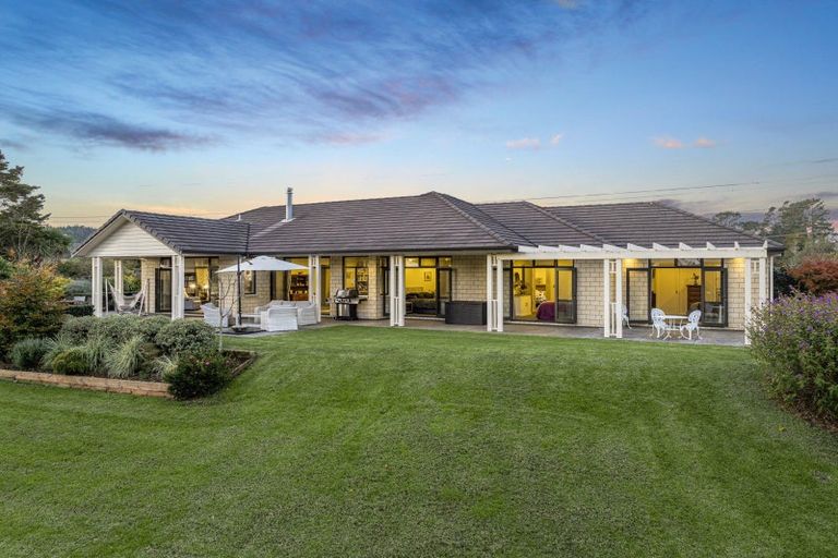 Photo of property in 69b Oraha Road, Kumeu, 0892