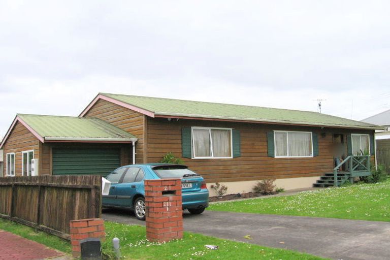 Photo of property in 2/1 Palm Court Drive, Glen Eden, Auckland, 0602