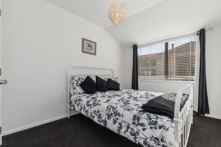 Photo of property in 54 Lagoon Way, West Harbour, Auckland, 0618