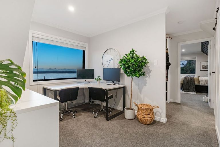 Photo of property in 5 Poaka Place, Beach Haven, Auckland, 0626