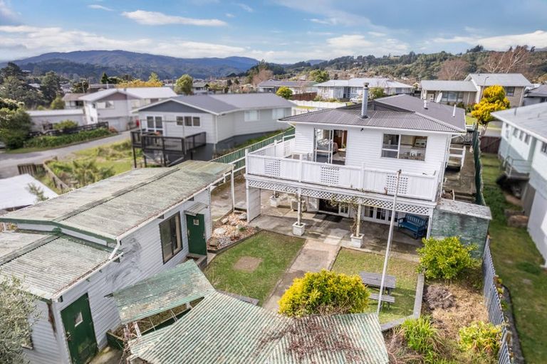 Photo of property in 31 Aniseed Grove, Timberlea, Upper Hutt, 5018