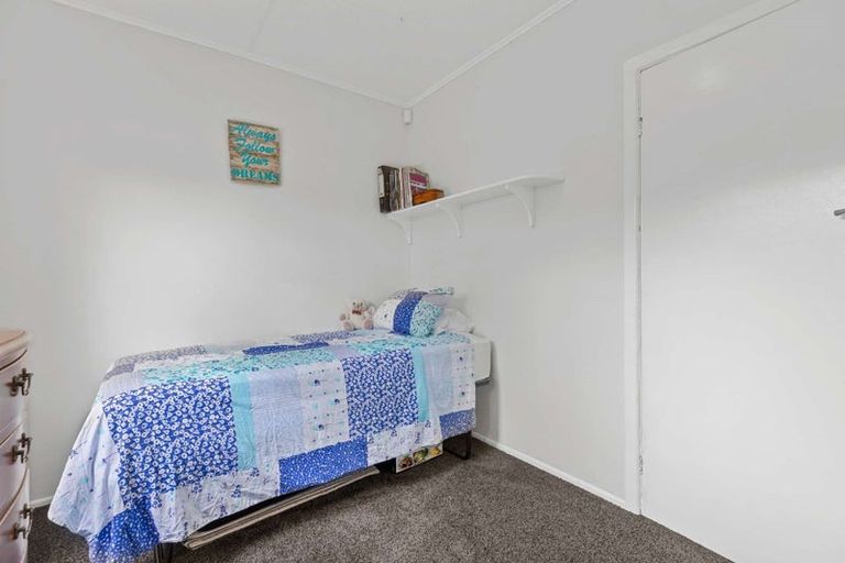 Photo of property in 16 Rossiter Avenue, Waiuku, 2123