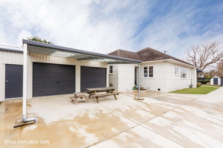 Photo of property in 68 Pahiatua Street, Hokowhitu, Palmerston North, 4410