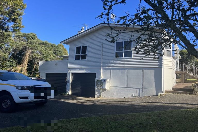 Photo of property in 31 Creamer Avenue, Belmont, Auckland, 0622