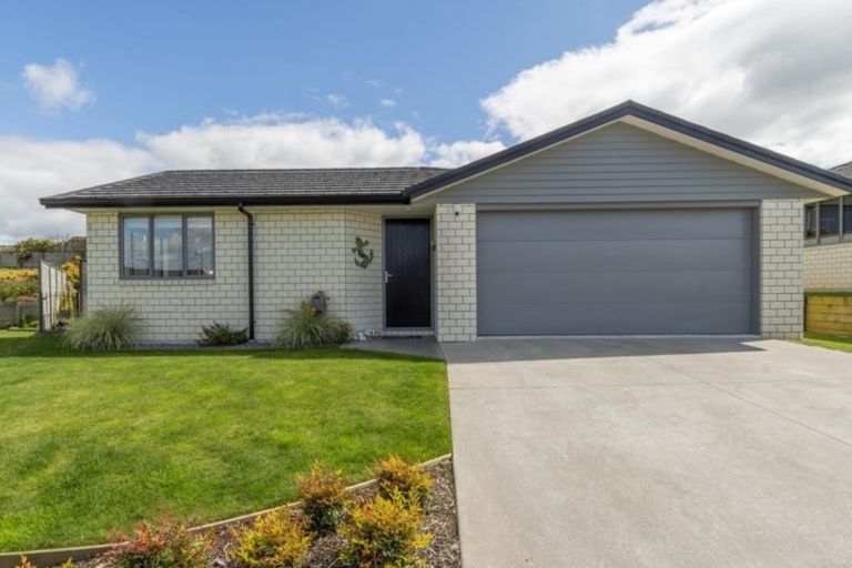 Photo of property in Waterview Estate, 6/4 Greystone Place, Omokoroa, 3114