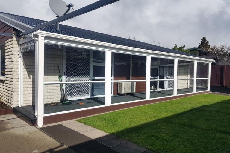 Photo of property in 2/2 Tiverton Crescent, Whalers Gate, New Plymouth, 4310
