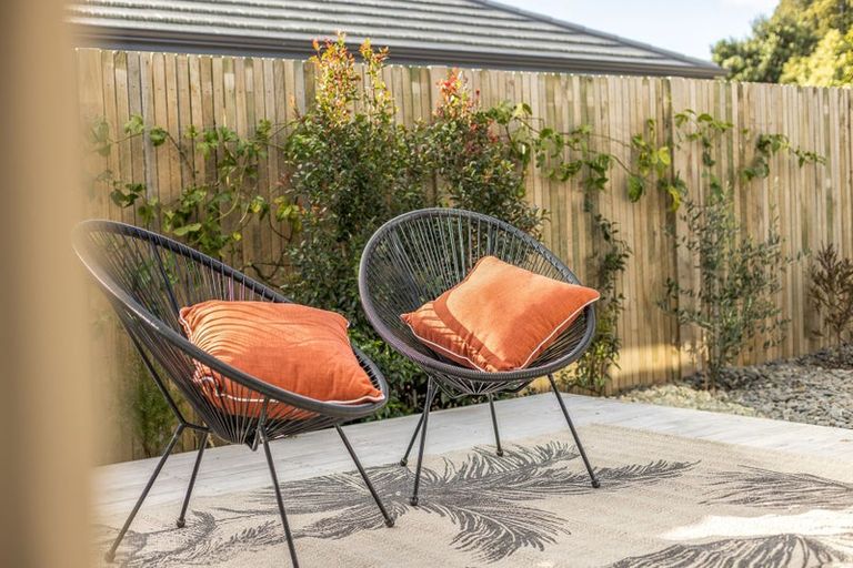 Photo of property in 15 Kaiwaru Place, Waikanae, 5036