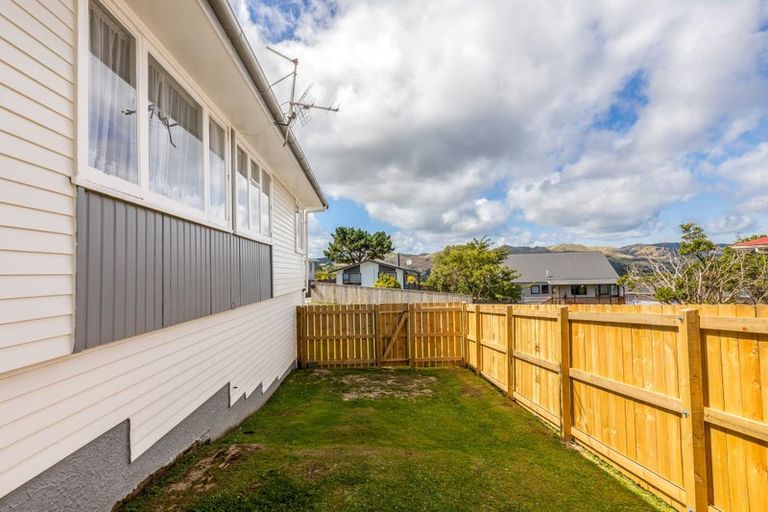 Photo of property in 17 Sombrero View, Ascot Park, Porirua, 5024