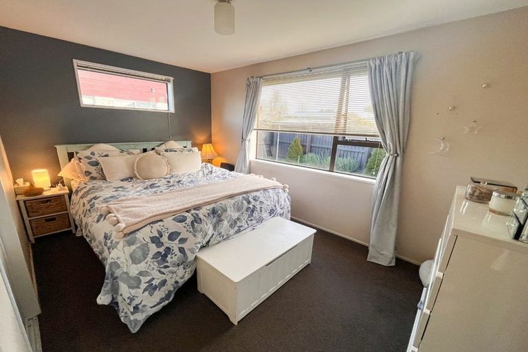 Photo of property in 2/41 Beauford Place, Parklands, Christchurch, 8083