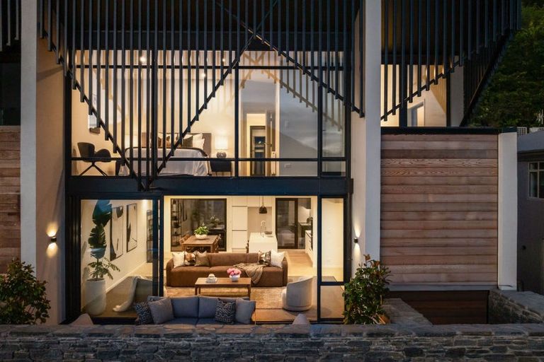 Photo of property in 14 Vancouver Drive, Queenstown, 9300