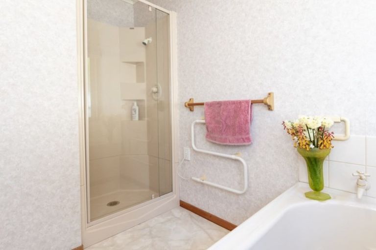 Photo of property in 17 Pampas Grove, Welcome Bay, Tauranga, 3112