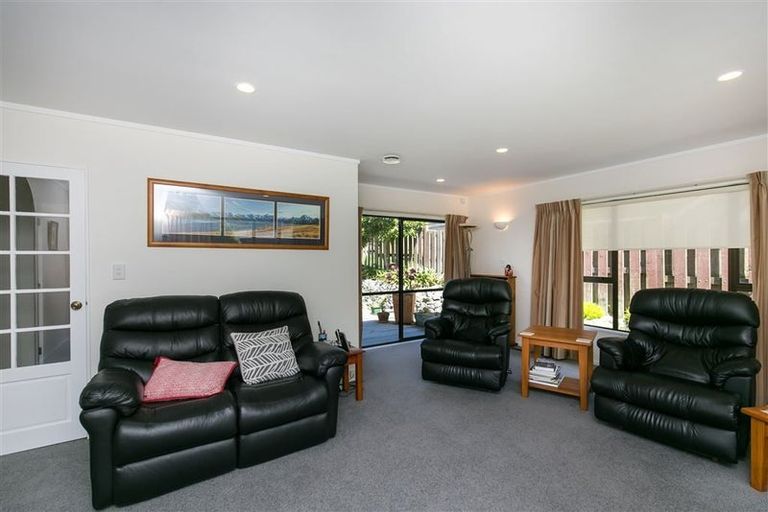 Photo of property in 74 Amapur Drive, Khandallah, Wellington, 6035