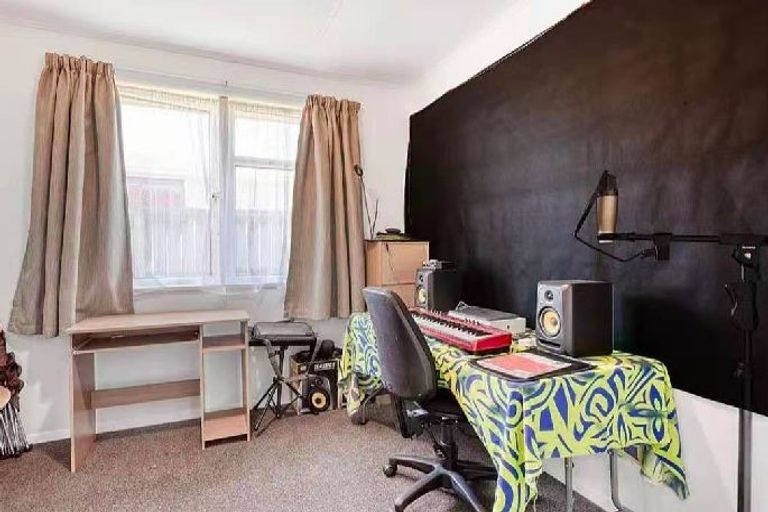 Photo of property in 43 Justine Street, Cannons Creek, Porirua, 5024