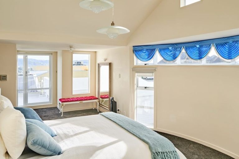 Photo of property in 11 Countess Close, Maupuia, Wellington, 6022