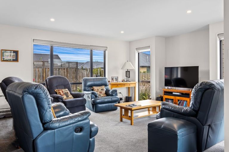 Photo of property in 14 Grey View Grove, Rangiora, 7400