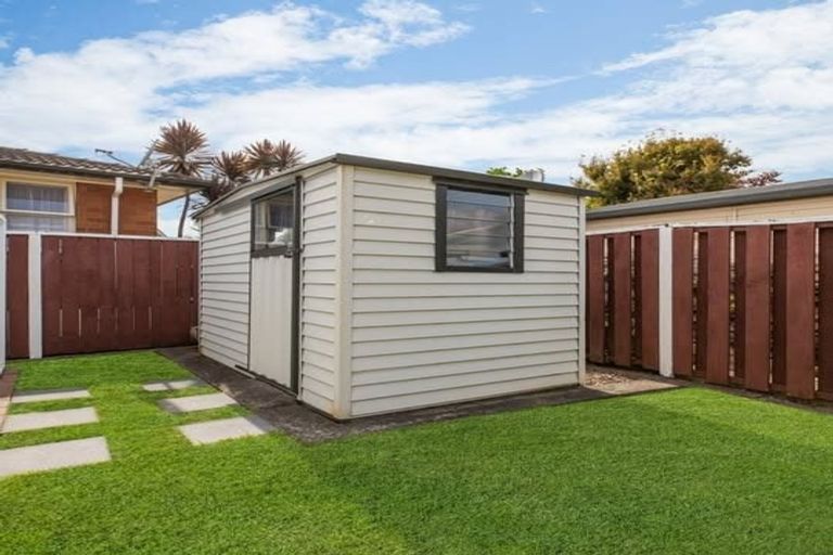Photo of property in 1 Alf Walker Place, Papakura, 2110