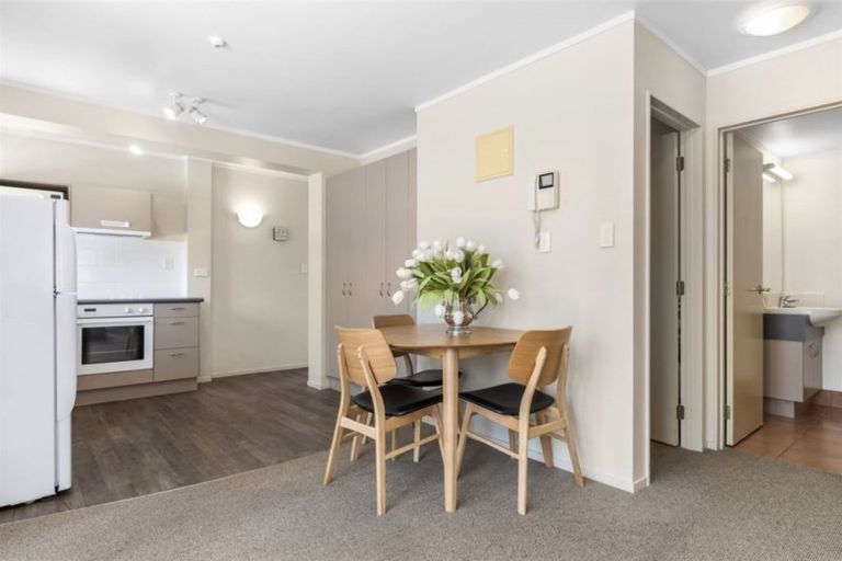 Photo of property in Capri Apartments, 5 The Mall, Mount Maunganui, 3116