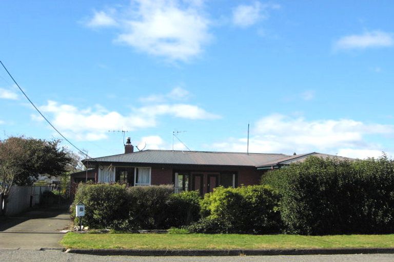 Photo of property in 18 Charles Street, Takapau, 4203