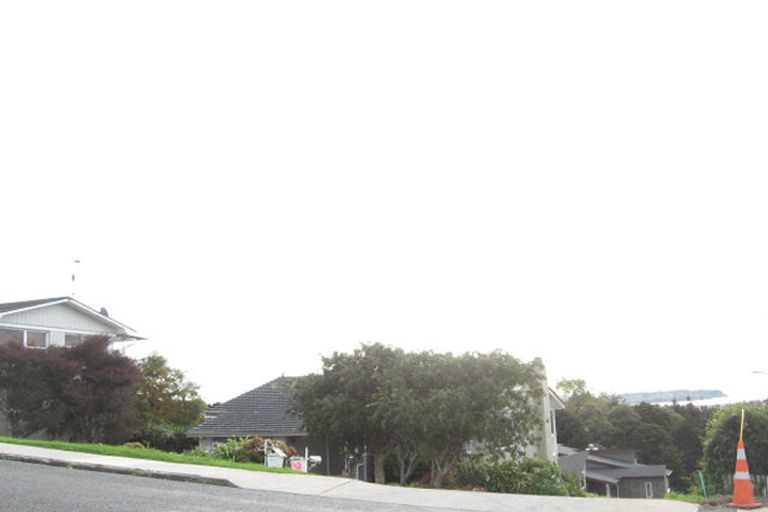 Photo of property in 112 Bleakhouse Road, Mellons Bay, Auckland, 2014