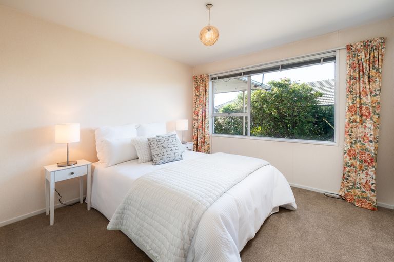 Photo of property in 12 Oldham Crescent, Halswell, Christchurch, 8025