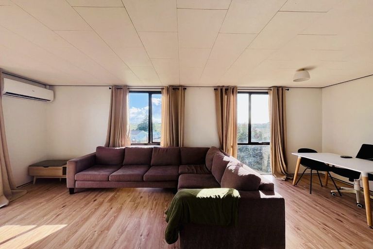 Photo of property in 5 Kopara Place, Clendon Park, Auckland, 2103