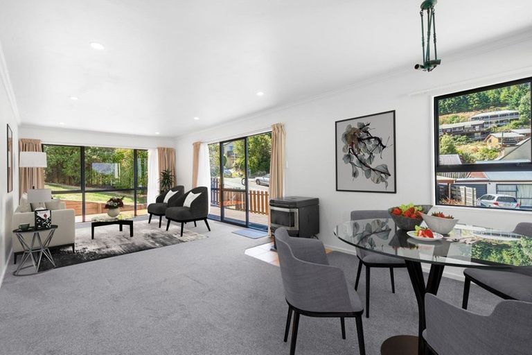 Photo of property in 2a Wye Place, Fernhill, Queenstown, 9300