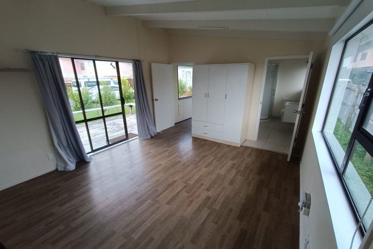 Photo of property in 3 Hurley Place, Kelston, Auckland, 0602