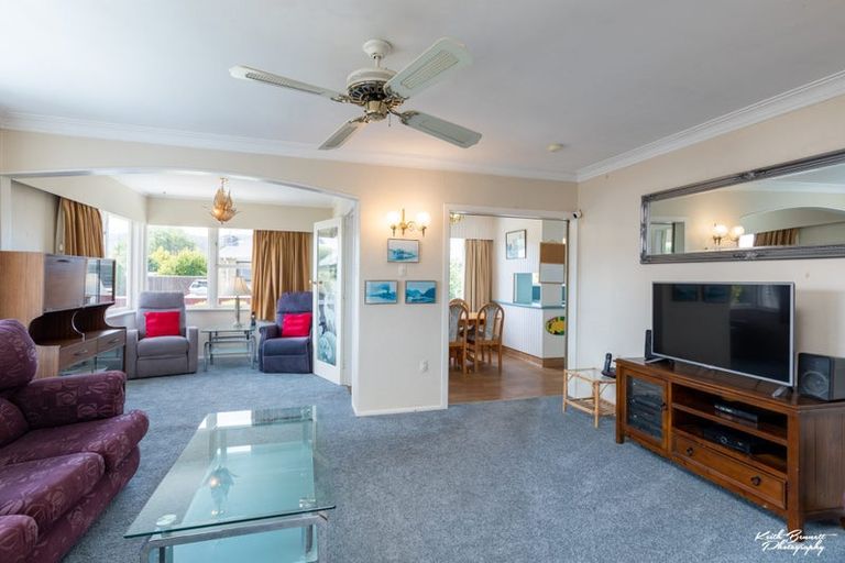 Photo of property in 33 Garden Road, Avalon, Lower Hutt, 5011