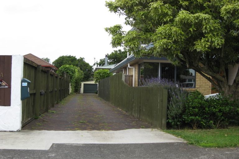 Photo of property in 2/3 Kowhai Avenue, Mangere Bridge, Auckland, 2022