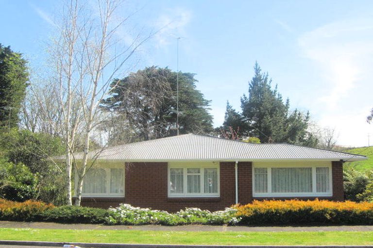 Photo of property in 13 Beaumont Crescent, Frankleigh Park, New Plymouth, 4310