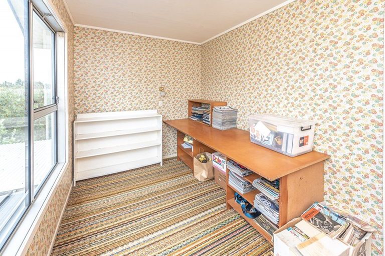 Photo of property in 1 Lupton Street, Waverley, 4510