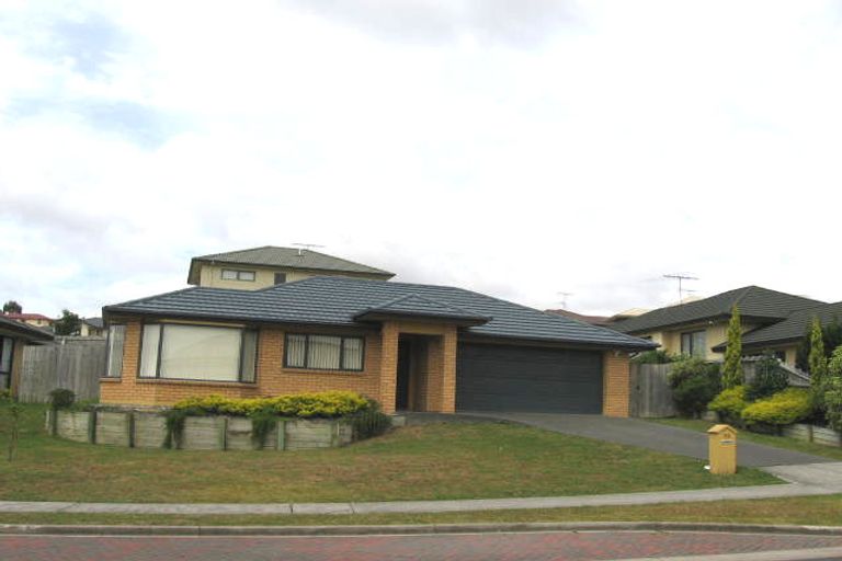 Photo of property in 73 Bluebird Crescent, Unsworth Heights, Auckland, 0632