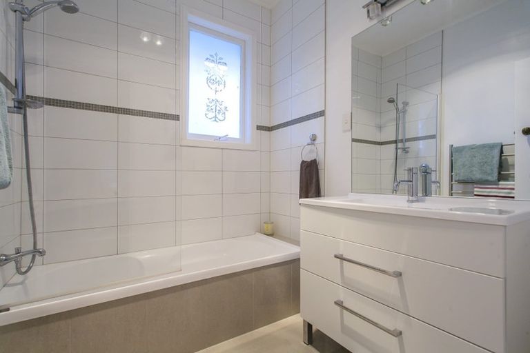 Photo of property in 25 Christian Road, Swanson, Auckland, 0614