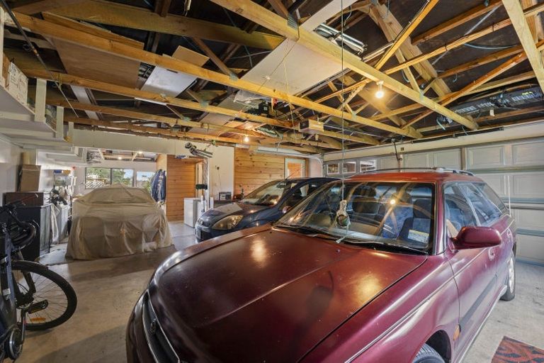 Photo of property in 6 Byron Place, Whalers Gate, New Plymouth, 4310