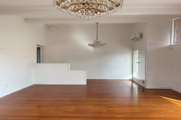 Photo of property in 1/17 Powrie Street, Glenfield, Auckland, 0629