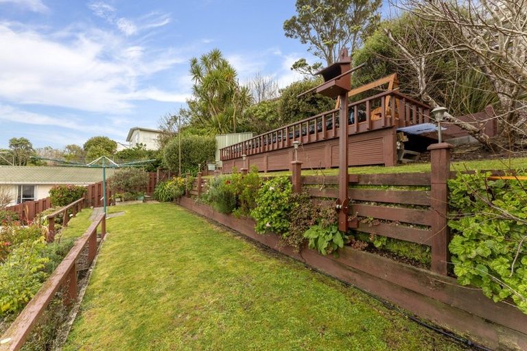 Photo of property in 11 Malaghan Grove, Johnsonville, Wellington, 6037