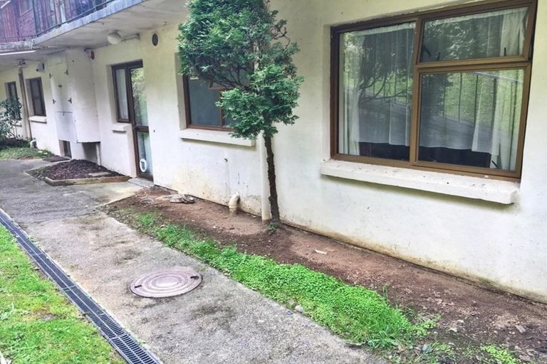 Photo of property in Recreation Reserve, 2/273 Grounsell Crescent, Belmont, Lower Hutt, 5010