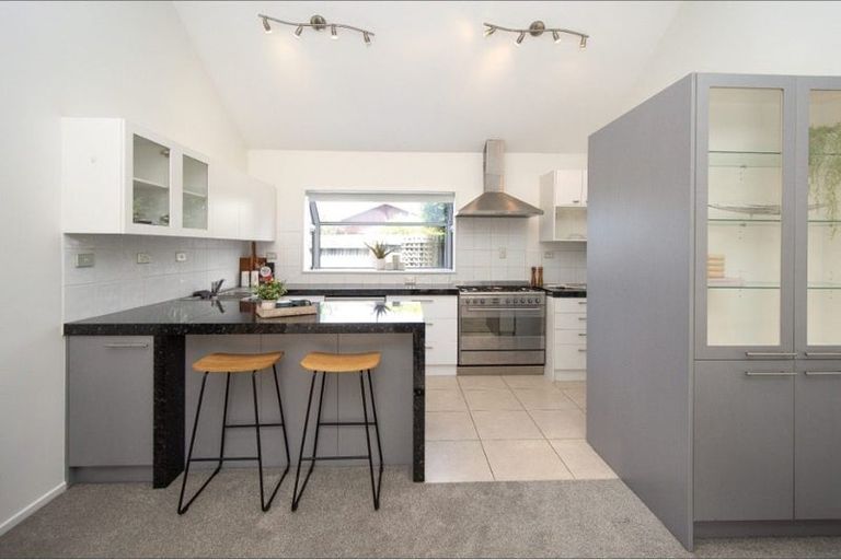 Photo of property in 2/11 Mclellan Place, Ilam, Christchurch, 8041