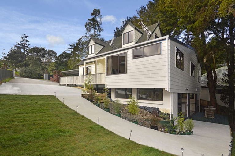 Photo of property in 24 Kingsclere Place, Goodwood Heights, Auckland, 2105