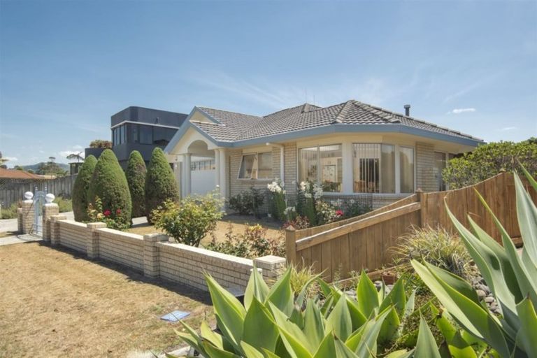 Photo of property in 32 Seychelles Drive, Papamoa Beach, Papamoa, 3118