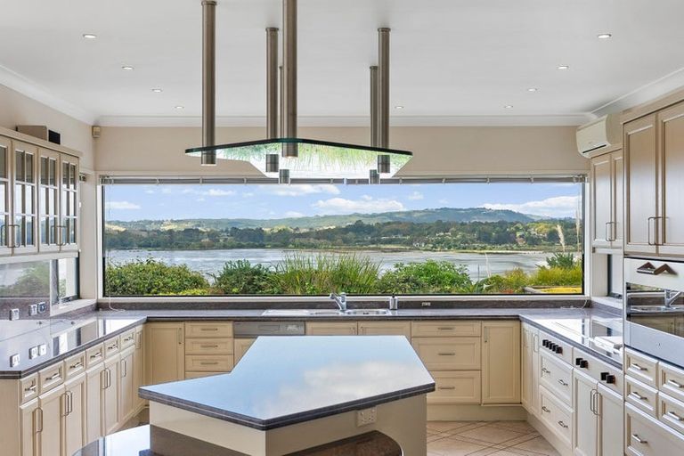 Photo of property in 220 Sandspit Road, Shelly Park, Auckland, 2014